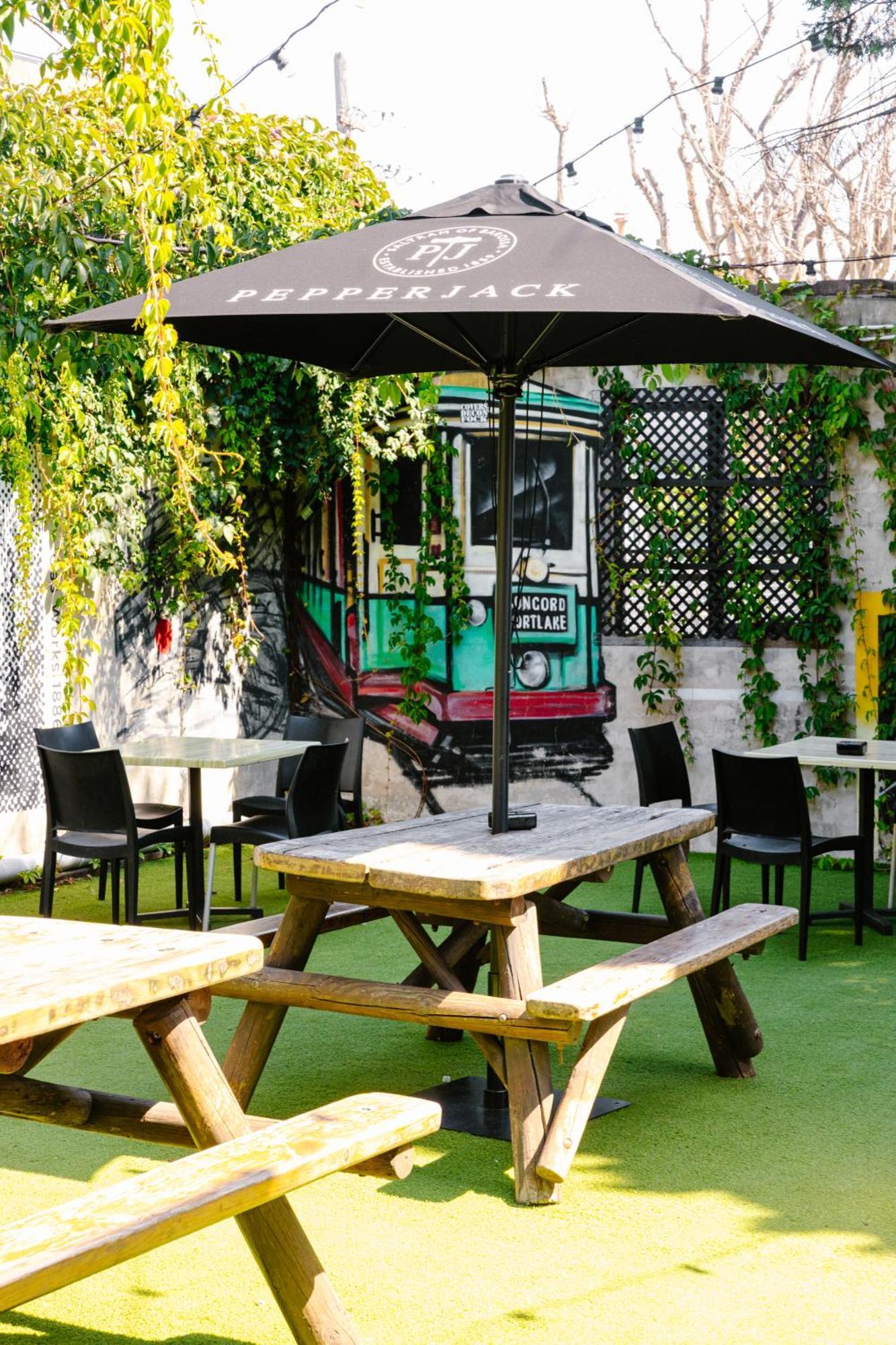 Mortlake Inn *